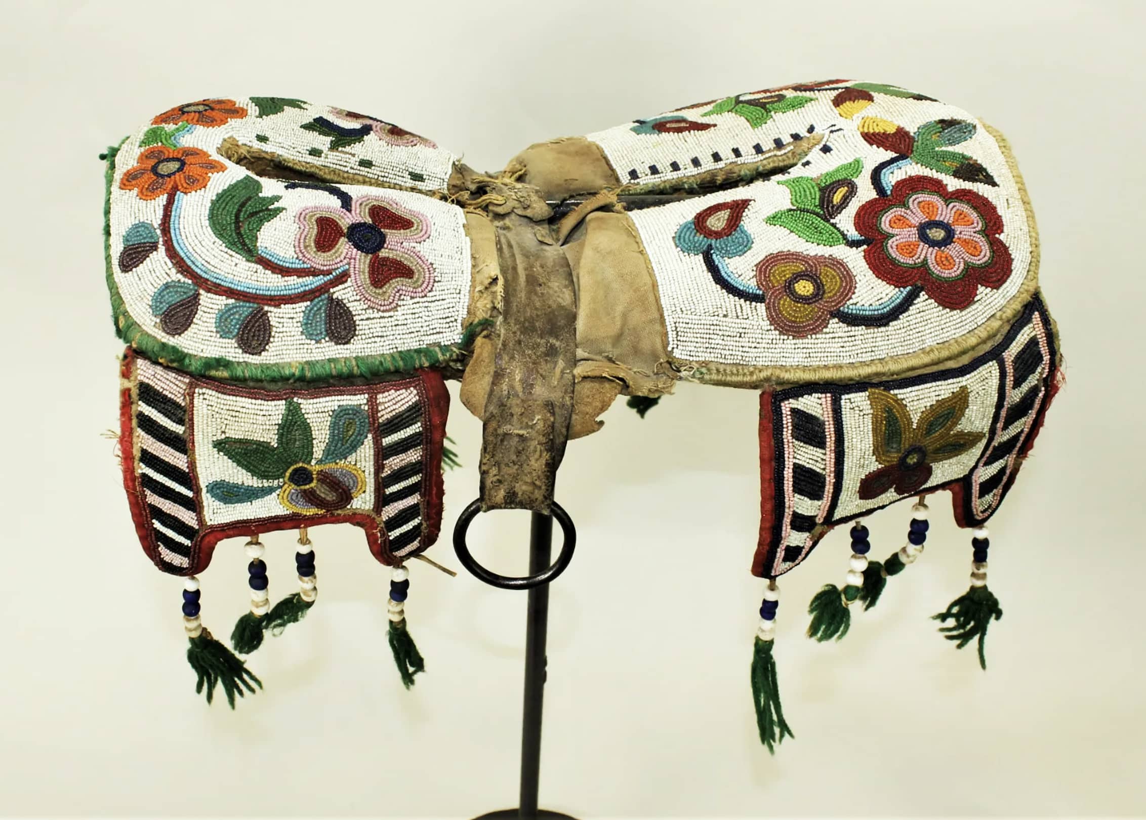 Cree beaded pad saddle