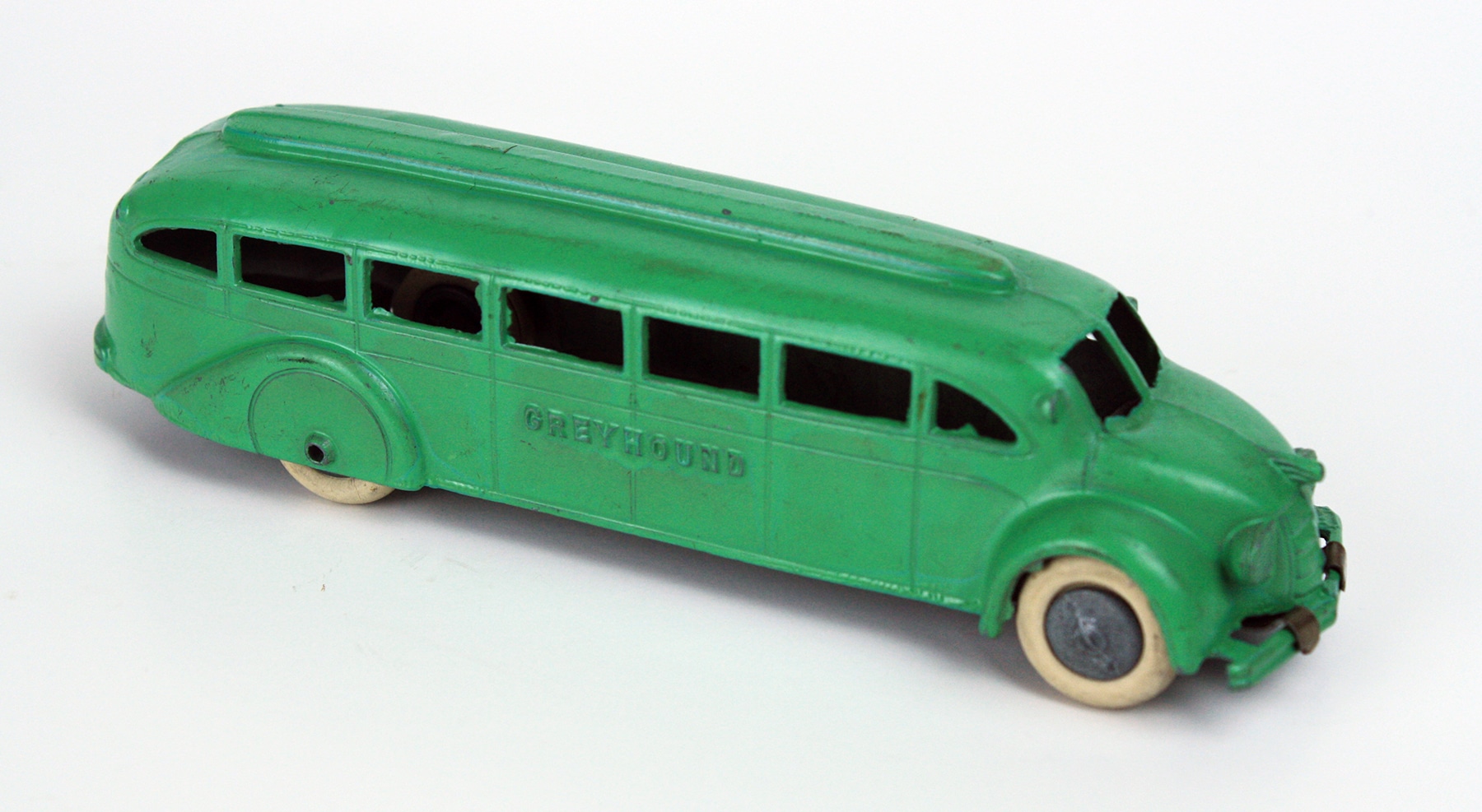 Tootsietoy’s pre-war bus looks like it stepped right out of a classic 1930s Frank Capra movie.