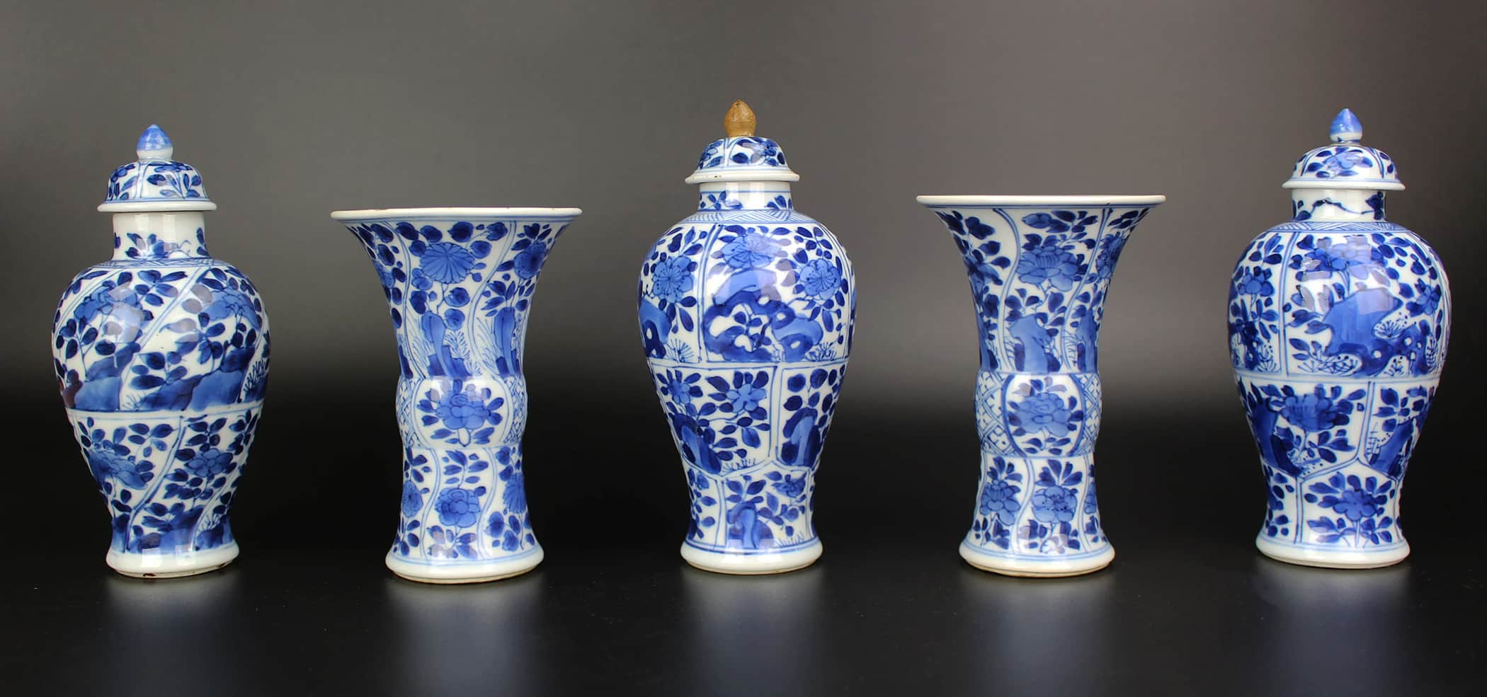 Chinese porcelain Kangxi 5-piece garniture set.