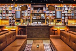 Dantes HiFi in Miami, the areaメs first vinyl listening bar.
