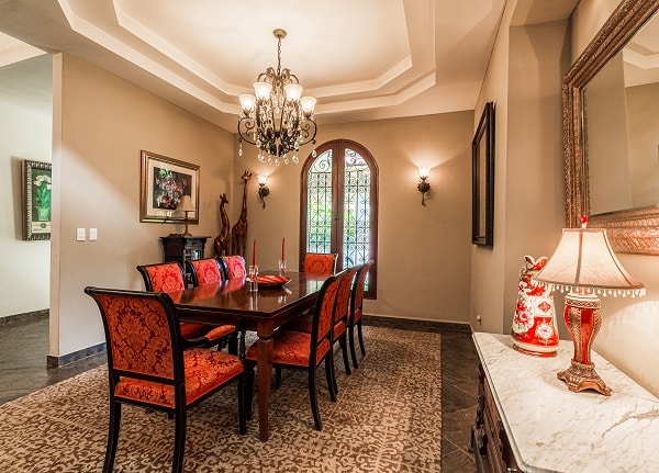 estate sales interior Photo by Fran Hogan on Unsplash