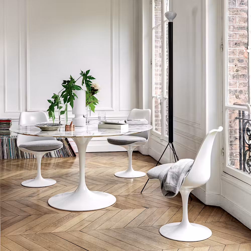 Eero Saarinen designed the innovative and elegant Tulip seating in 1957