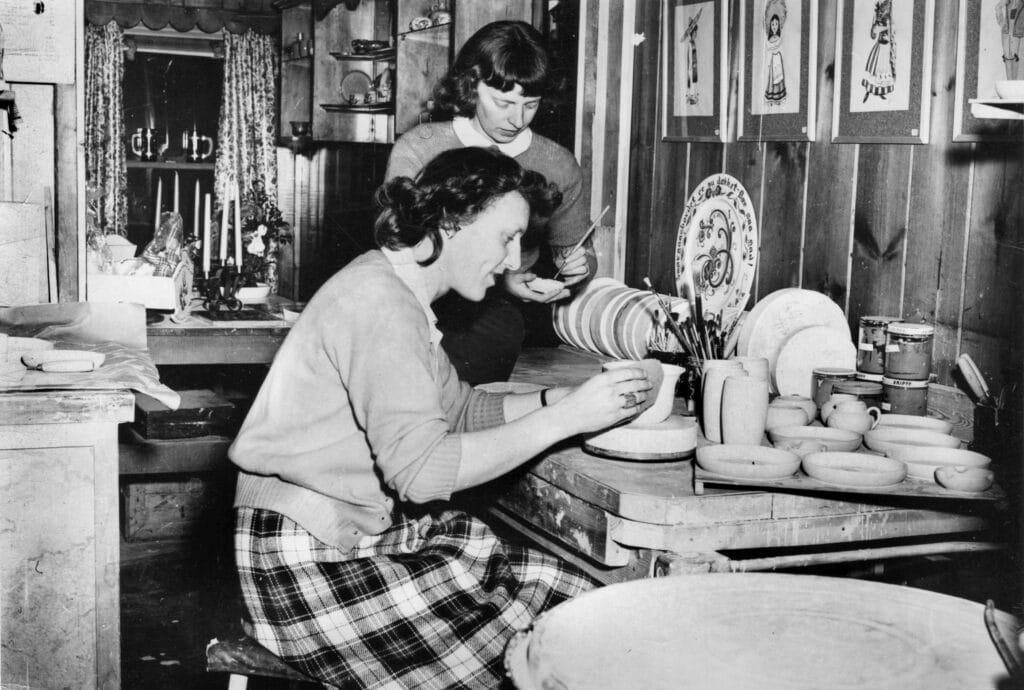Century House co-founders P. Jane Scalbom Howell (seated) and Jane Gilbert Peterson (standing), 1948. In 1951, following Jane Peterson’s departure, 
Jane Howell and husband Max continued the pottery’s operation.