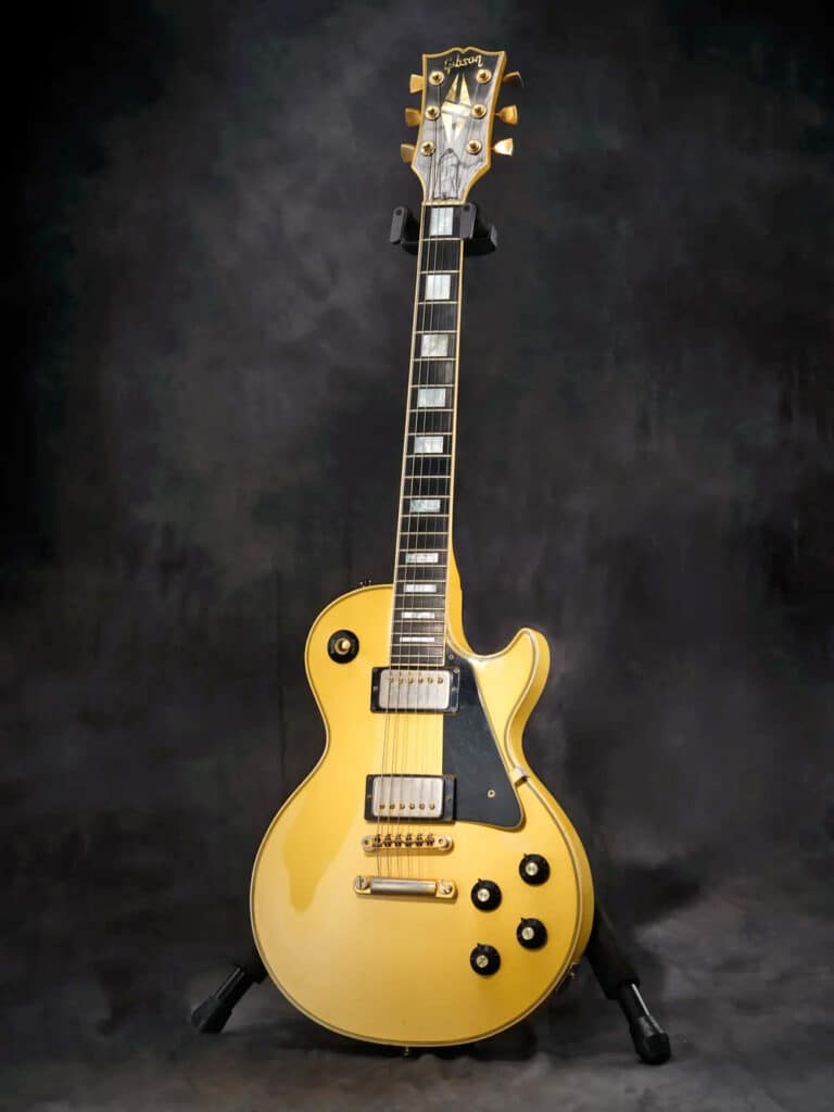NoelGallagherGibsonLesPaul1 copy