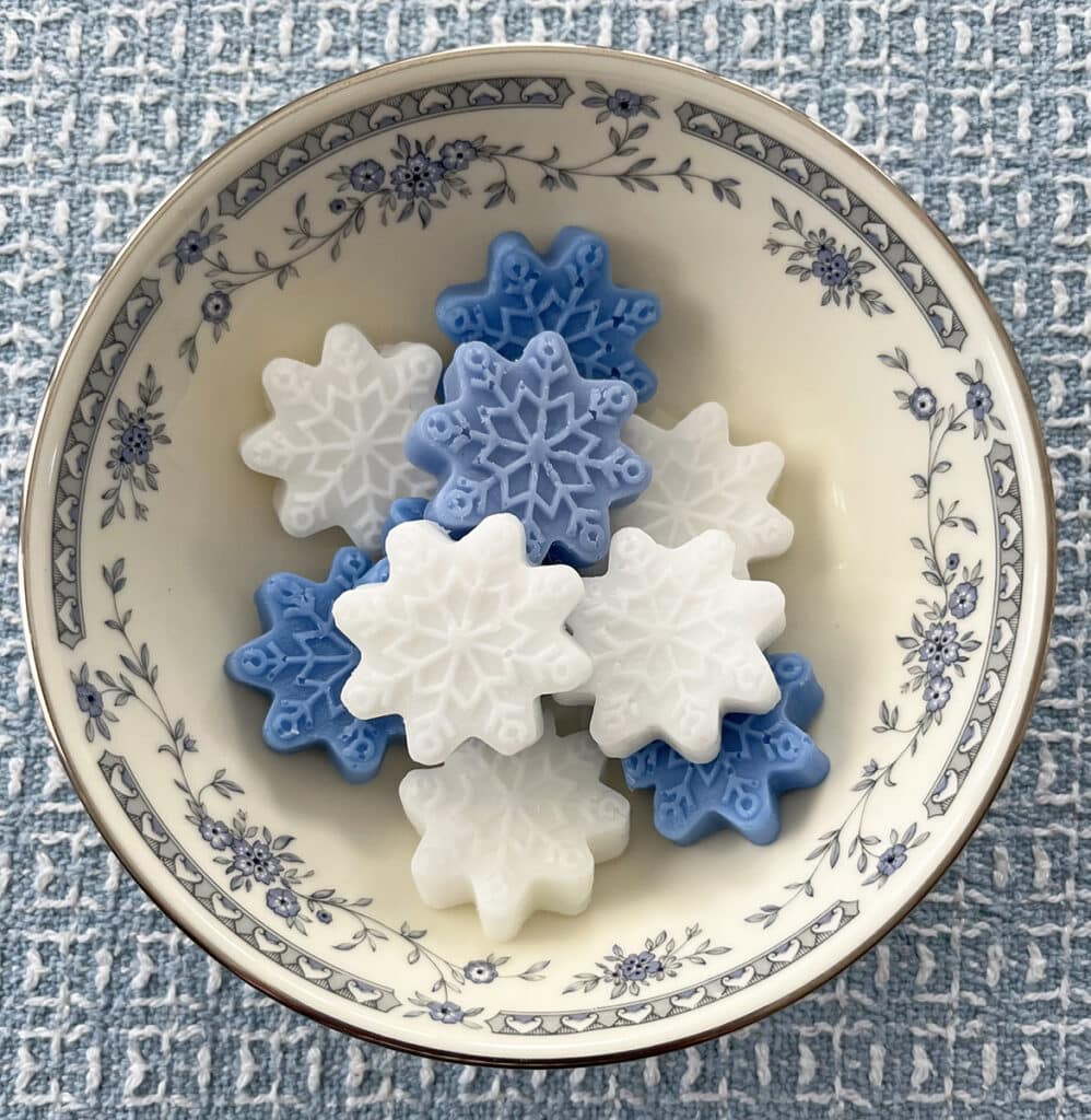 When placed in a china or glass bowl, small soaps, intended for the powder room, are a 
thoughtful gift.