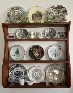 Beatles memorabilia plays well with souvenir plates and calendar plates.