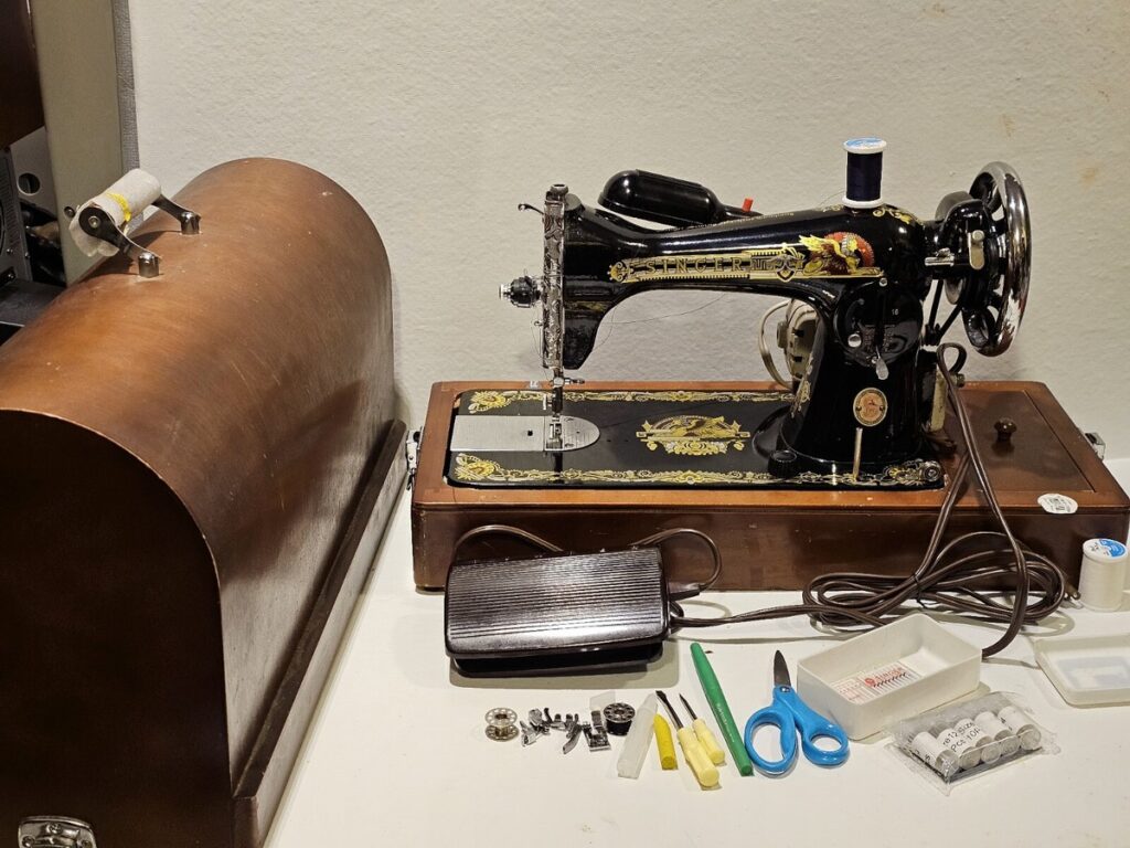 Singer Model 66 Sphynx with accessories