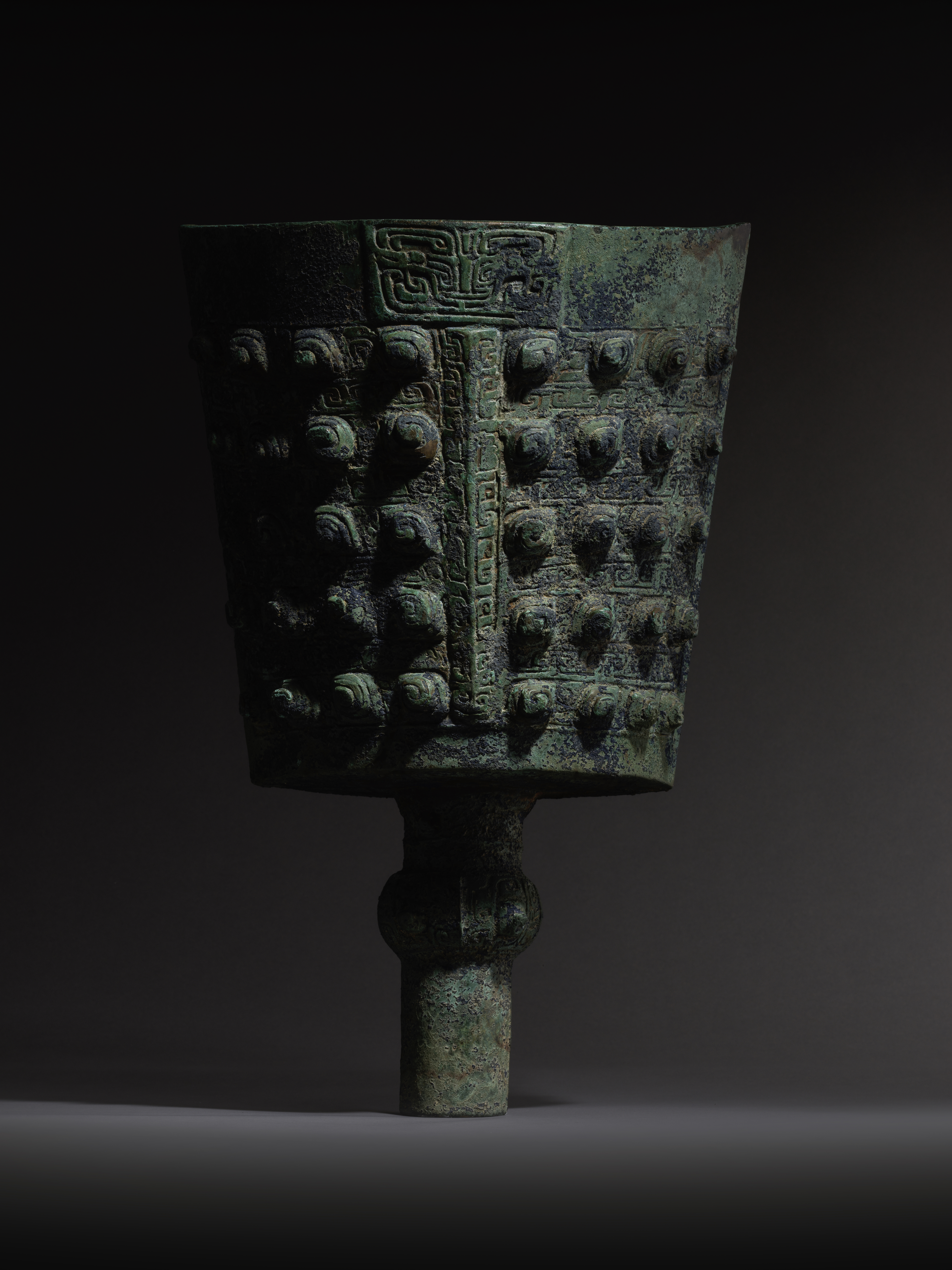 AN IMPORTANT AND VERY RARE LARGE BRONZE RITUAL BELL NAO